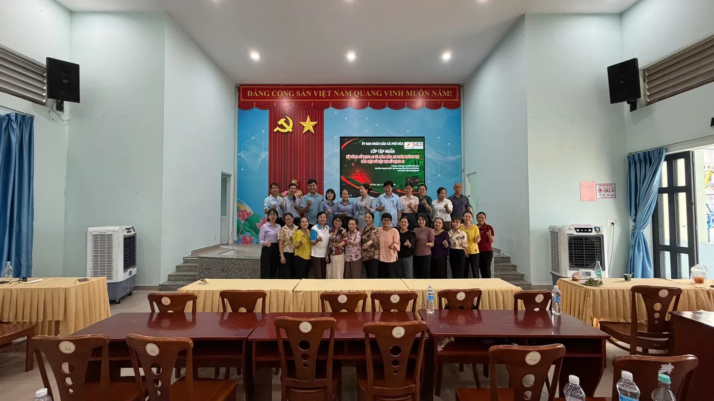 Lớp tập huấn kỹ năng dùng AI cho cán bộ tại Trung tâm Văn hoá – Học tập cộng đồng xã Phú Hoà